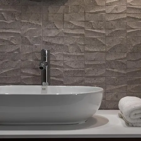 Anemelia Luxury