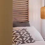 Anemelia Luxury * 아르고스톨리온