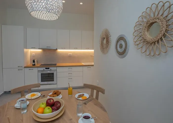 Anemelia Luxury